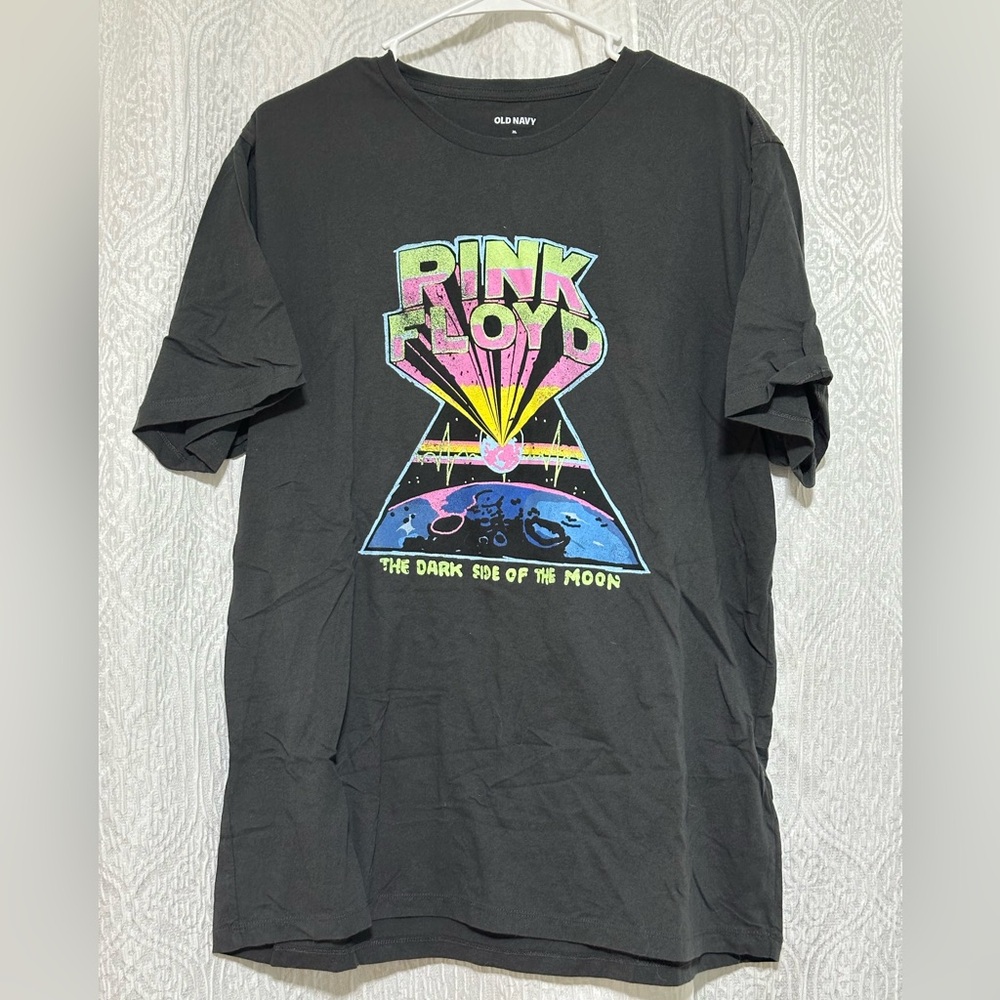 NWOT- Old Navy T shirt